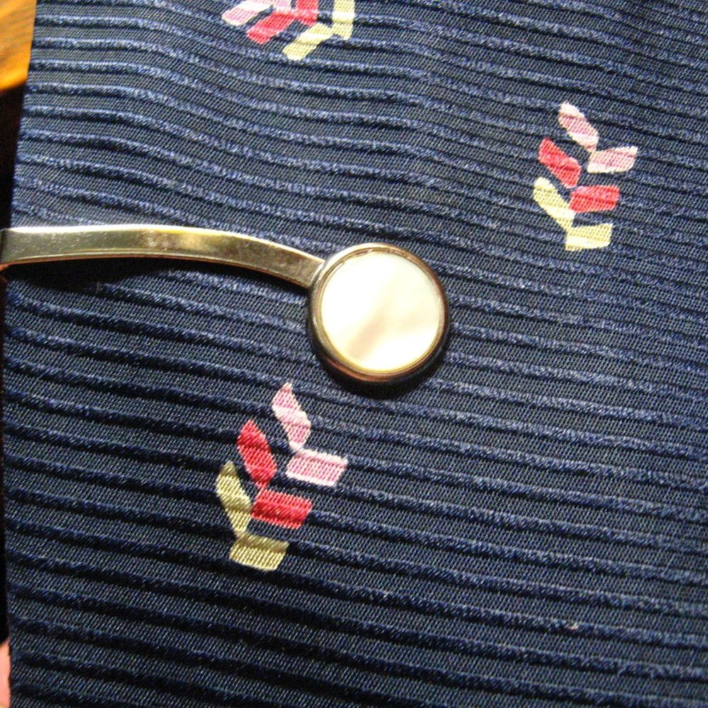 👔 Mother Of Pearl Chrome 1960s Tie Clip